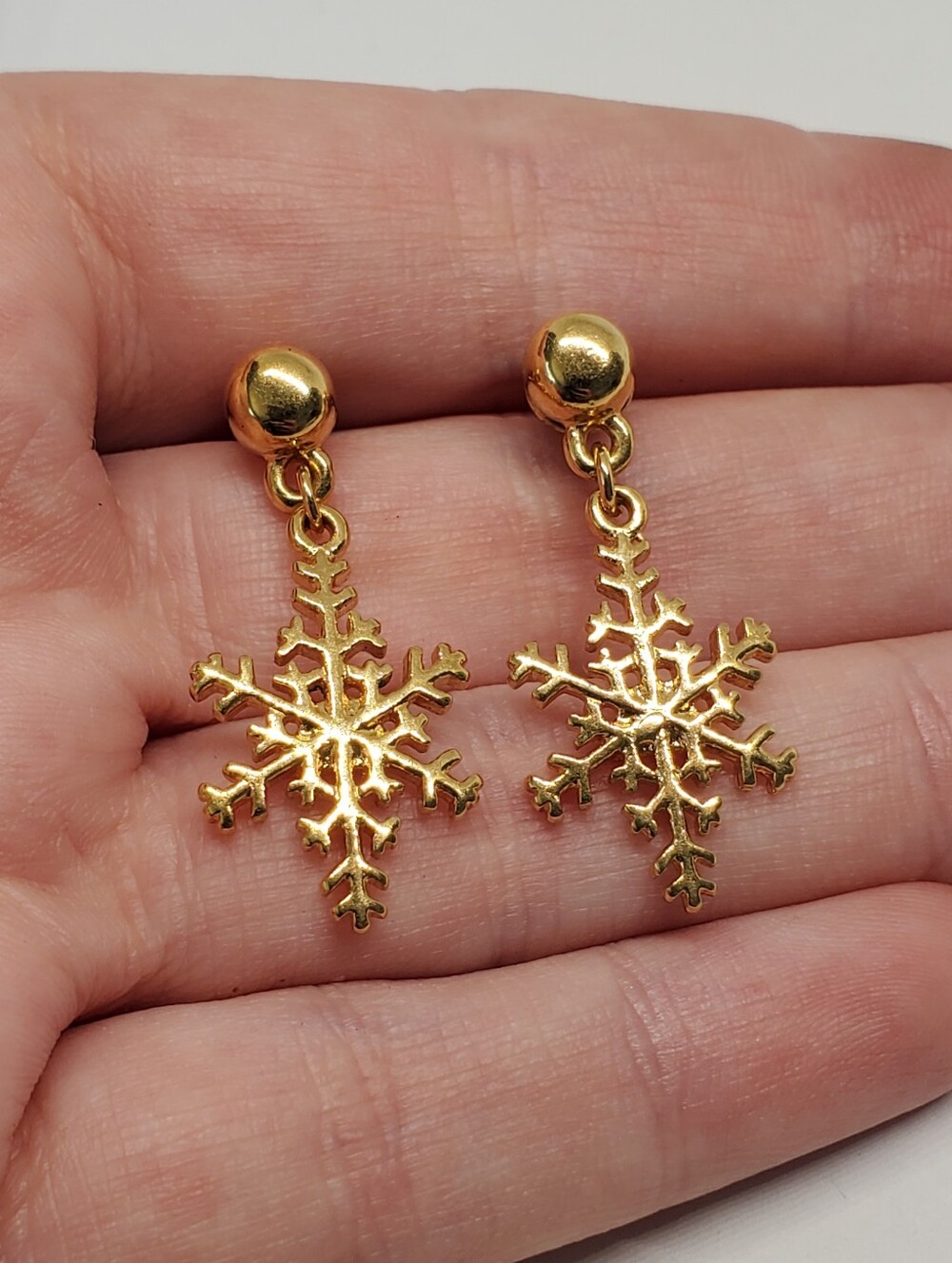 Vintage Monet Gold Tone Snowflake Dangle Earrings